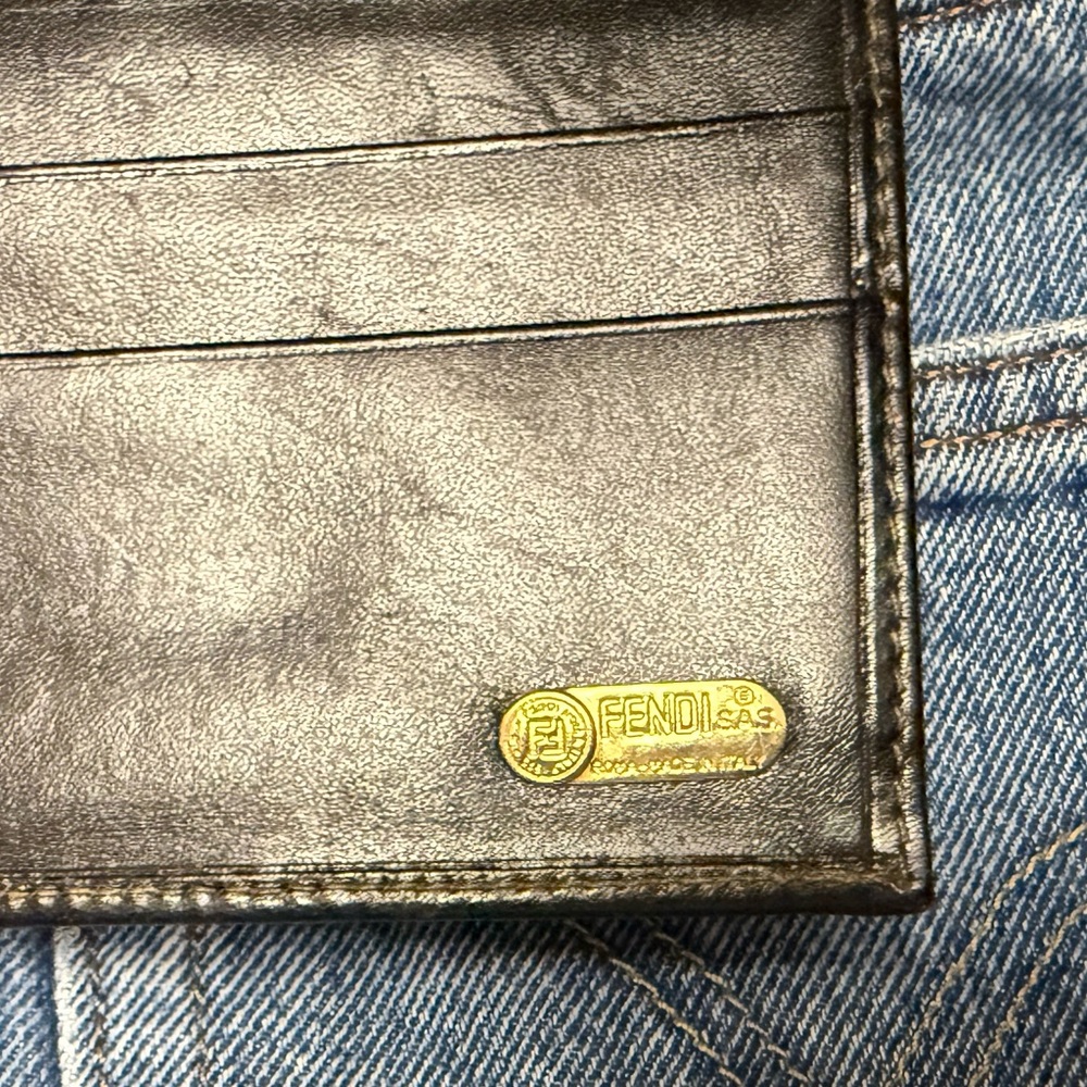 Classic Fendi Wallet - Picture 4 of 6